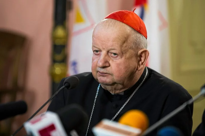 Kard. Stanisław Dziwisz broni Jana Pawła II i odpiera zarzuty o tolerowaniu pedofilii.