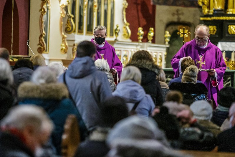 Joanna Scheuring-Wielgus o kościołach. "Nie rozumiem czemu są otwarte".