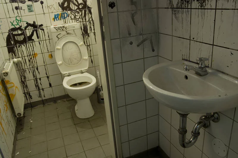 Czy modne, offowe miejsca zawsze muszą być brudne?