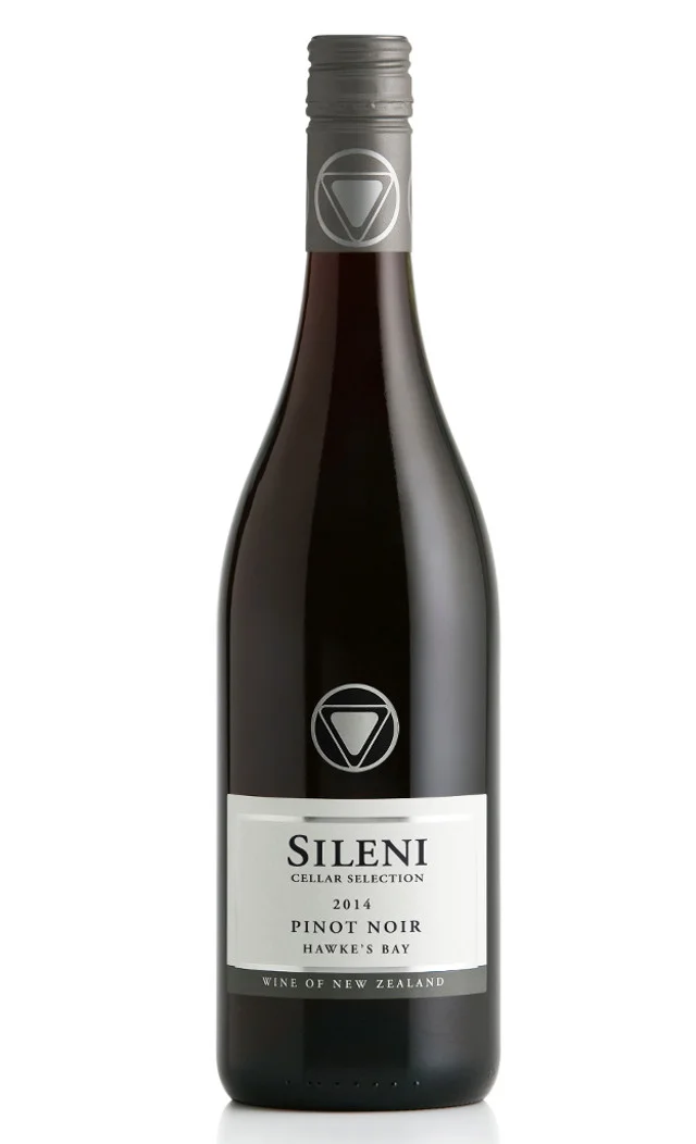 Pinot Noir, Hawke's Bay, Sileni. Wino: Nowa Zelandia, czerwone, wytrawne, temperatura przechowywania 16 stopni. Powstało z nowozelandzkiej apelacji Hawke;s Bay ze szczepu pinot noir. Ma przyjemny aromat dojrzałych wiśni, jagód. Idealny do dań z kaczki.
