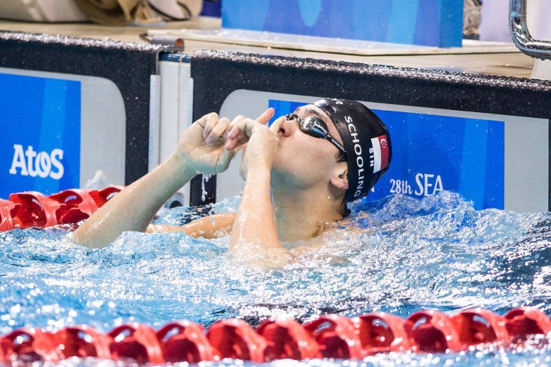 Schooling wyrasta na nową gwiazdę, a jego sukces jest dowodem na to, że dzięki ciężkiej pracy marzenia się spełniają.