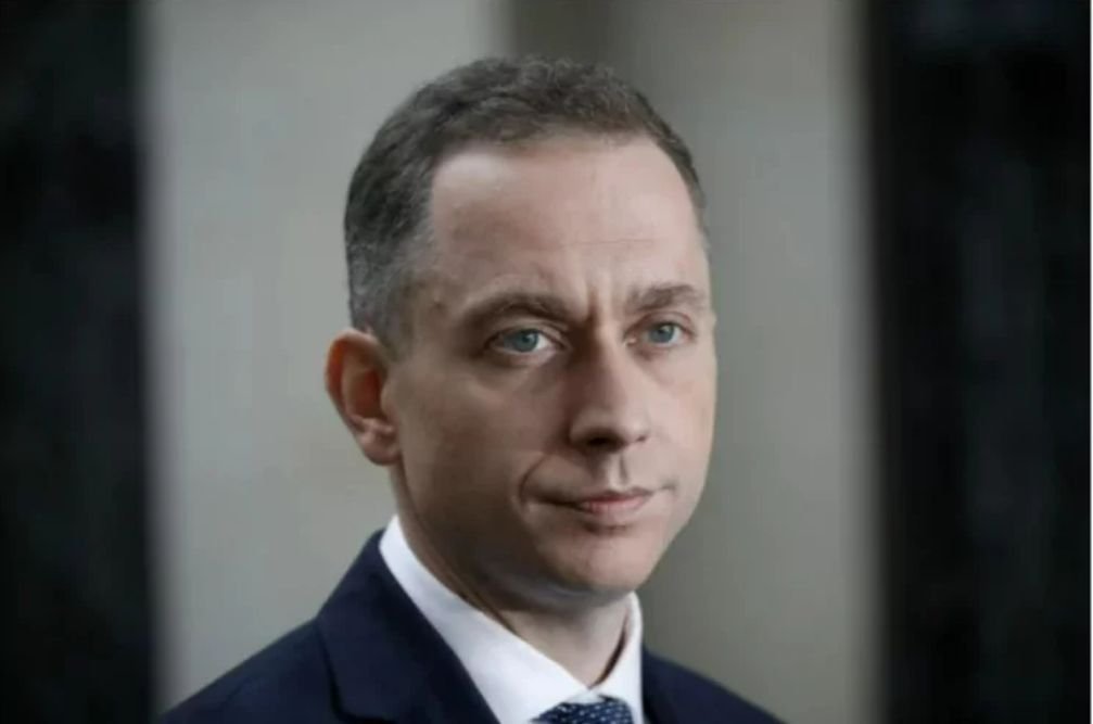 Cezary Tomczyk powiedział w rozmowie z Polsat News, że będą wyciągnięte konsekwencje wobec senatorów wobec czwartkowego głosowania nad ustawą ratyfikacyjną dot. Funduszu Odbudowy UE.