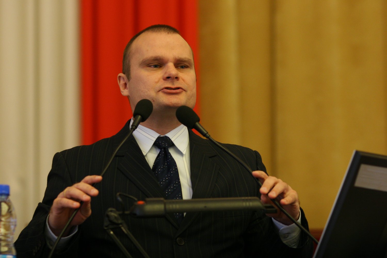 Senator PO Maciej Grubski usłyszał zarzuty dotyczące popełnienia czterech przestępstw