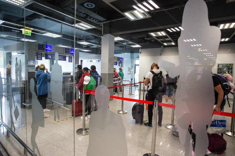 Obecnie w Niemczech osoby wracające z państw z grupy "wysokiego ryzyka" poddawane są 14-dniowej kwarantannie.