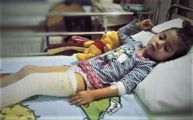 Czas nam ucieka, każdy tydzień to dodatkowe cierpienie dla Klaudii - mówi zrozpaczona mama dziewczynki.