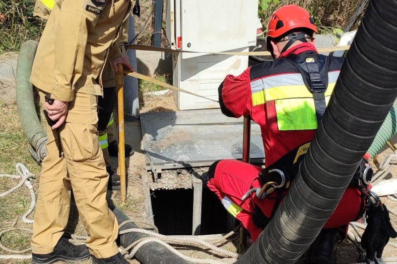 Tragedia w Gąsówce Starej. Trzech mężczyzn wpadło do szamba