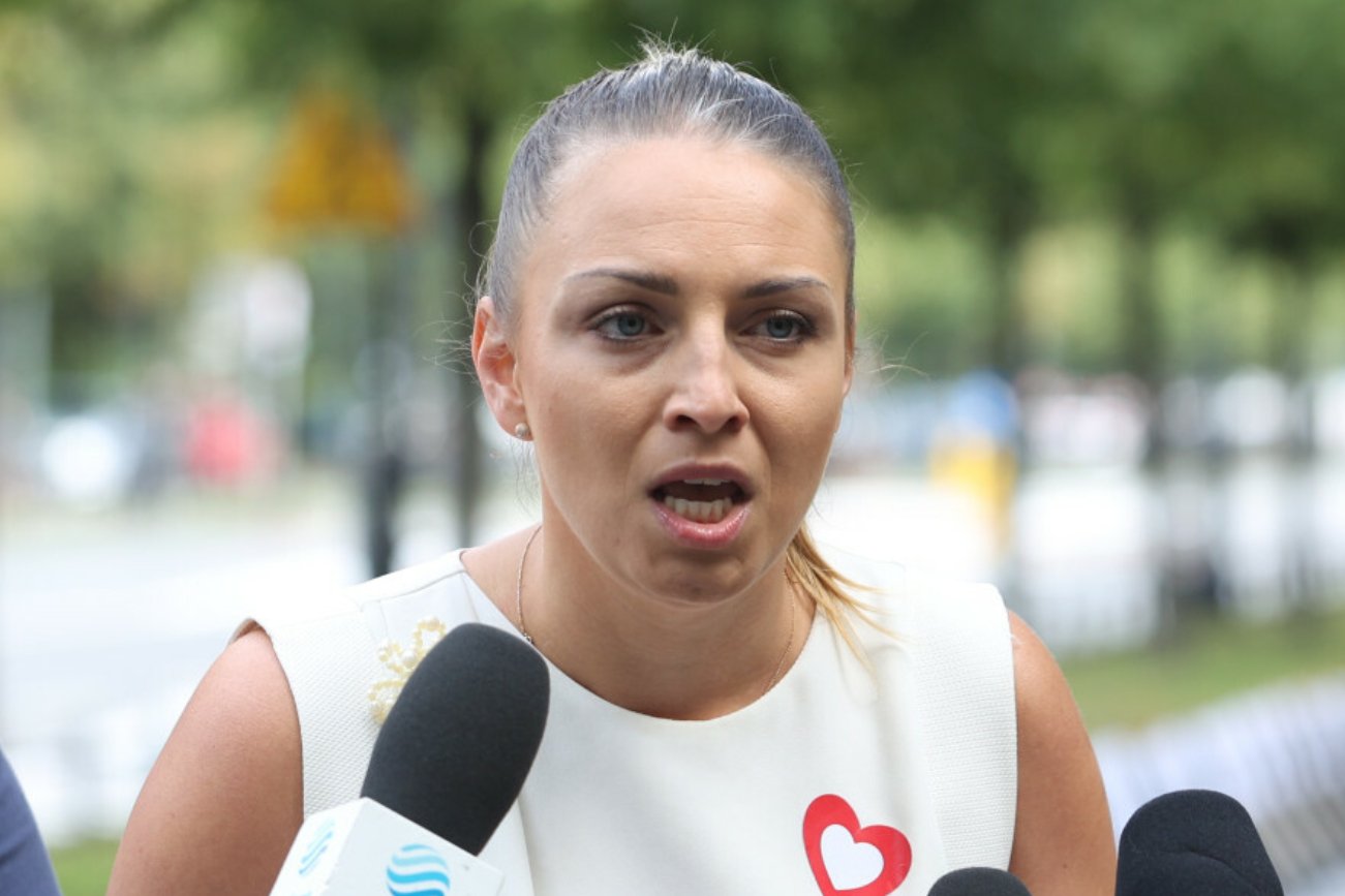 Zatrzymanie Kingi Gajewskiej. Policja tłumaczy się z szarpania posłanki