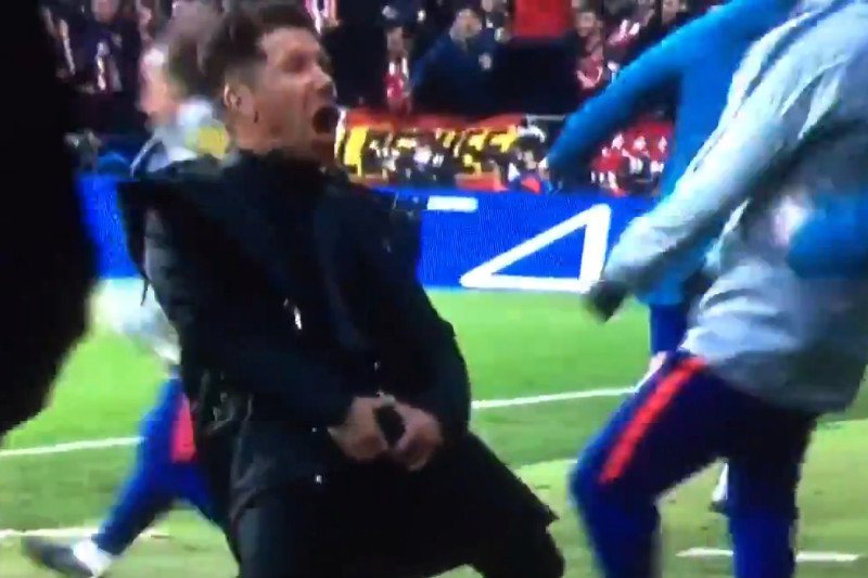 Nietypowej "cieszynki" trenera Atletico nie powinny oglądać dzieci.