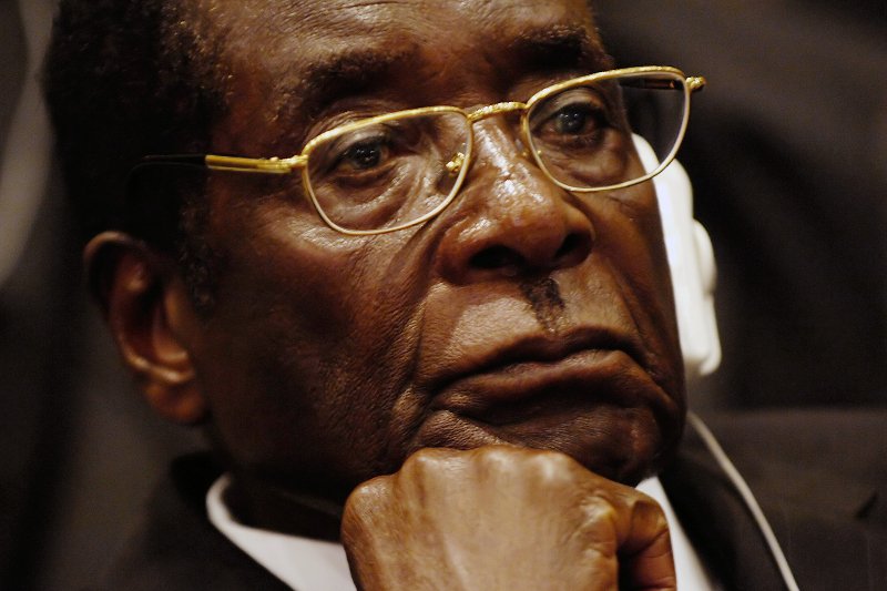 Robert Mugabe zrezygnował z funkcji prezydenta Zimbabwe po 37 latach. Ważą się losy południowoafrykańskiego państwa, kontrolę sprawuje obecnie wojsko.