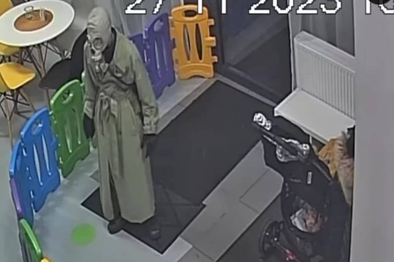 Ząbki – zamaskowany mężczyzna w sali zabaw. Niczym nożownik z Poznania