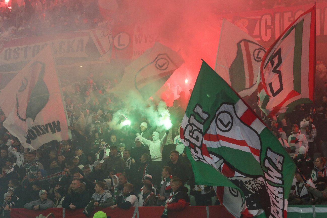 Po porażce w Płocku kibice Legii Warszawa mieli zaatakować piłkarzy mistrzów Polski. Czy doszło do rękoczynów?
