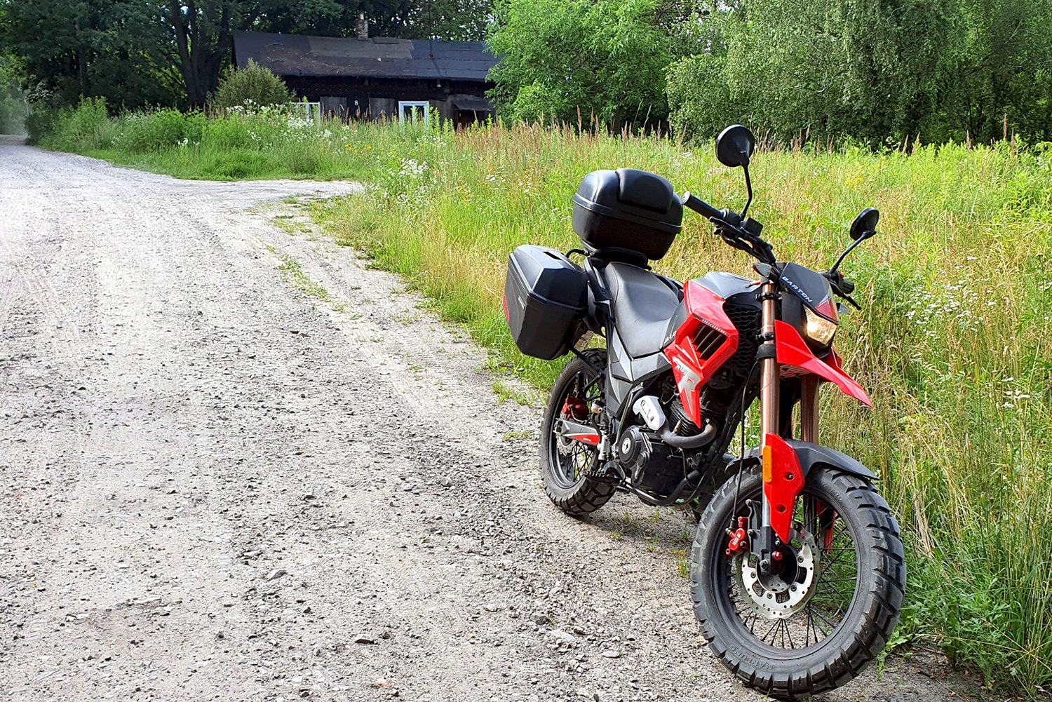 Barton HypeR najlepiej się czuje na drogach gruntowych.