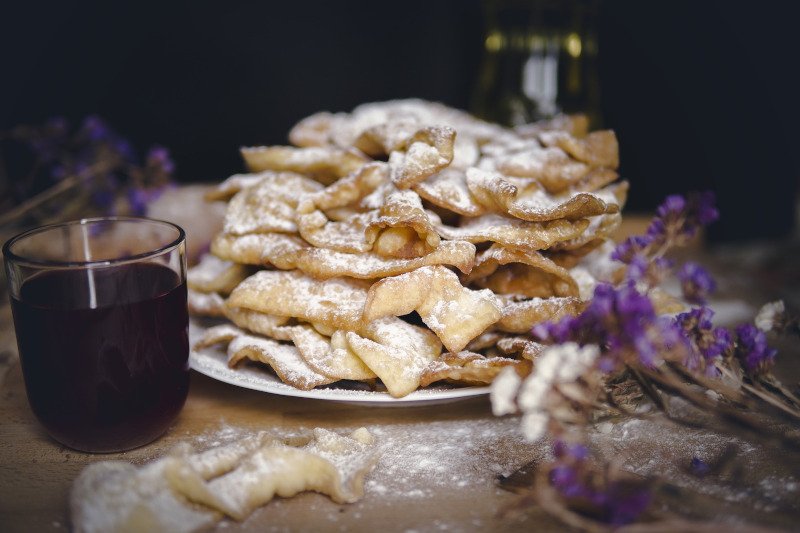 Najlepszy przepis na faworki od Magdy Gessler.