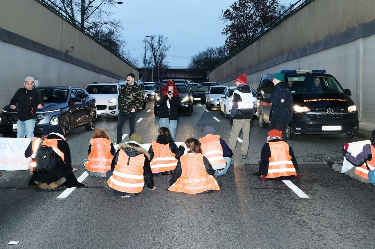 Ostatnie Pokolenie znów w akcji. Mieli zablokować karetkę.