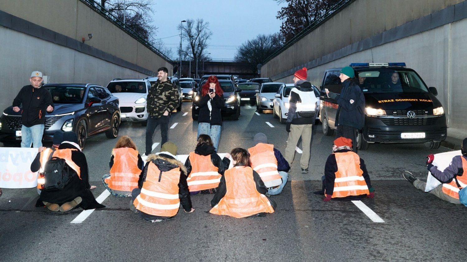 Ostatnie Pokolenie znów w akcji. Mieli zablokować karetkę.