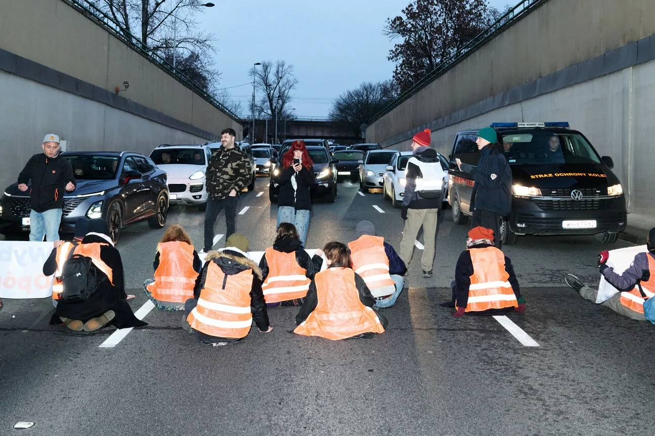 Ostatnie Pokolenie znów w akcji. Mieli zablokować karetkę.