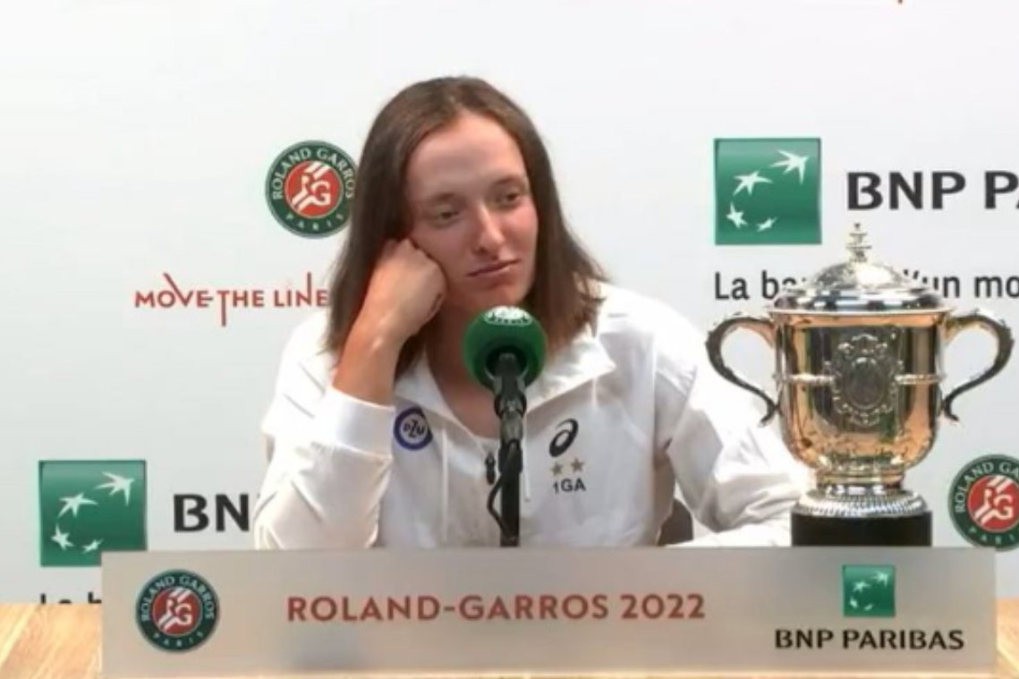 Dziennikarz zapytał Igę Świątek, czy się maluje.