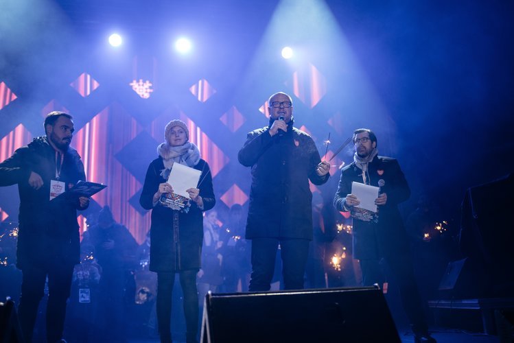 Paweł Adamowicz chwilę po zamachu. To nowe materiały ujawnione przez "Fakty" TVN.