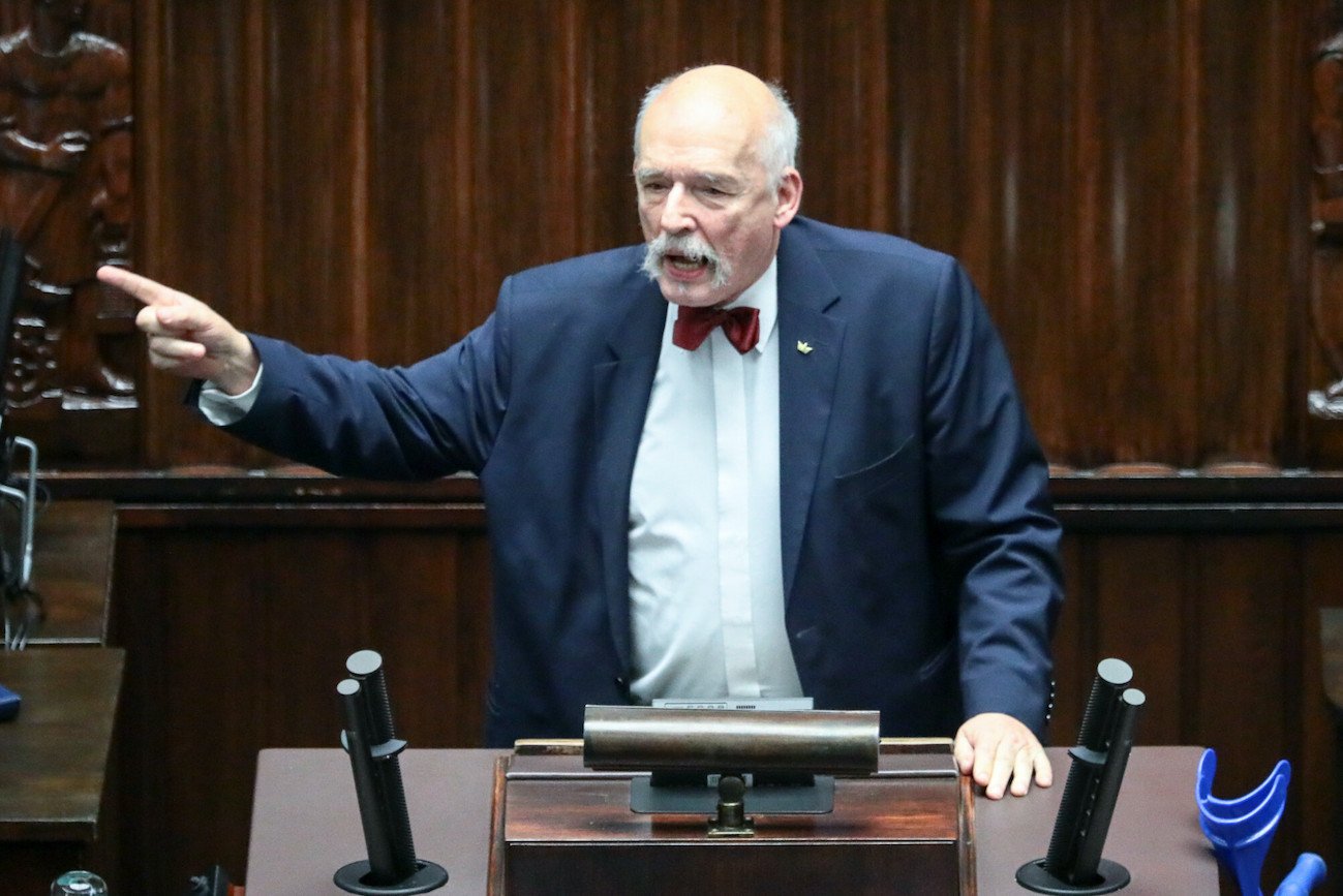 Poseł Janusz Korwin–Mikke (Konfederacja) przed Komisją Etyki Poselskiej bronił bicia kobiet.