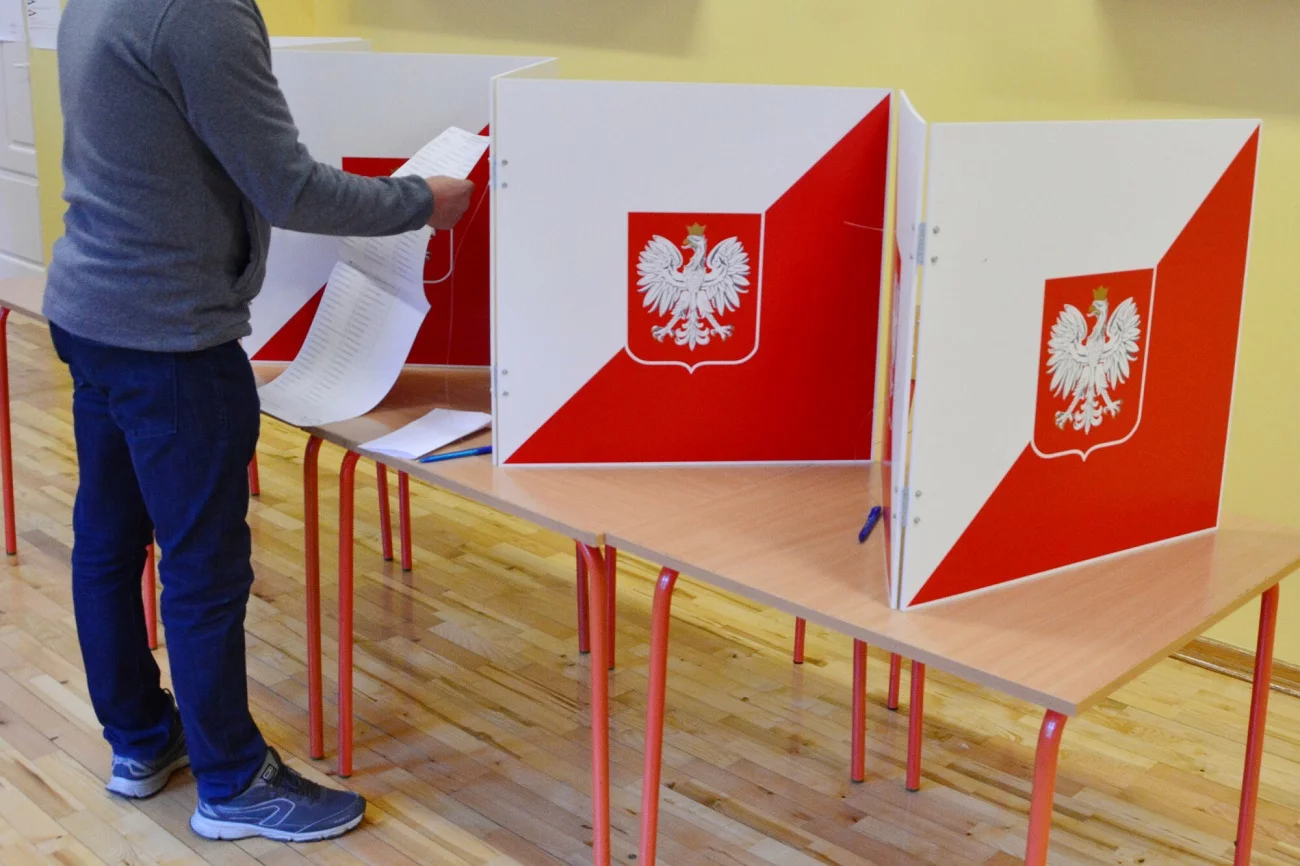Co to jest exit poll i late poll? Wyjaśniamy