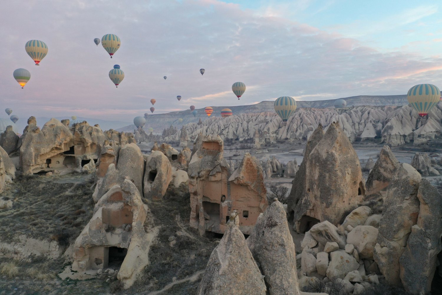 Kapadocja oferuje bardzo wiele atrakcji dla turystów: szczególnie tych spragnionych niesamowitych widoków.