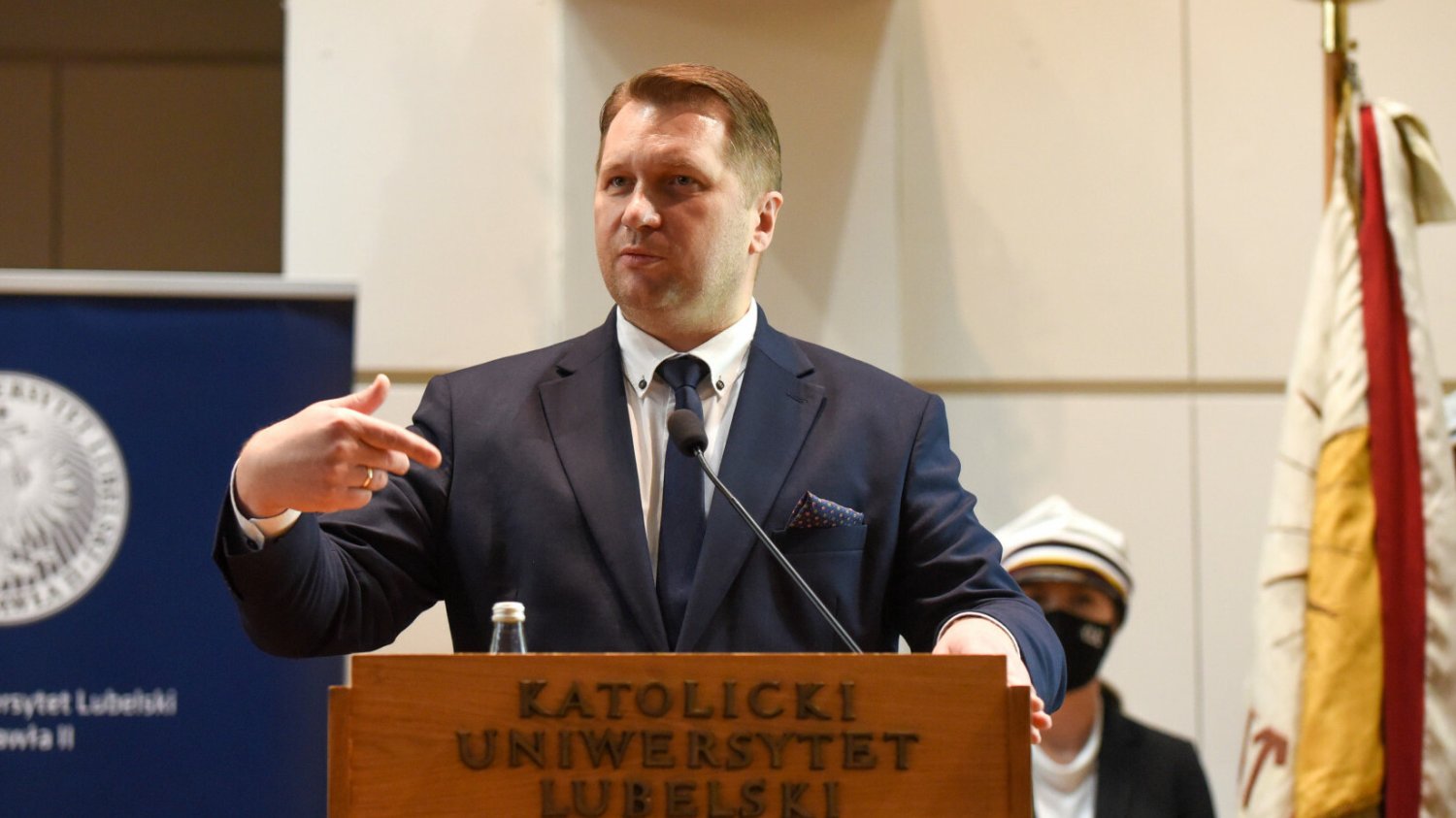 Minister Przemysław Czarnek chwalił decyzję TK – w przeciwieństwie do innego pracownika KUL, czyli dziekana wydziału prawa dr. hab. Andrzeja Herbeta, który bardzo ją krytykował.