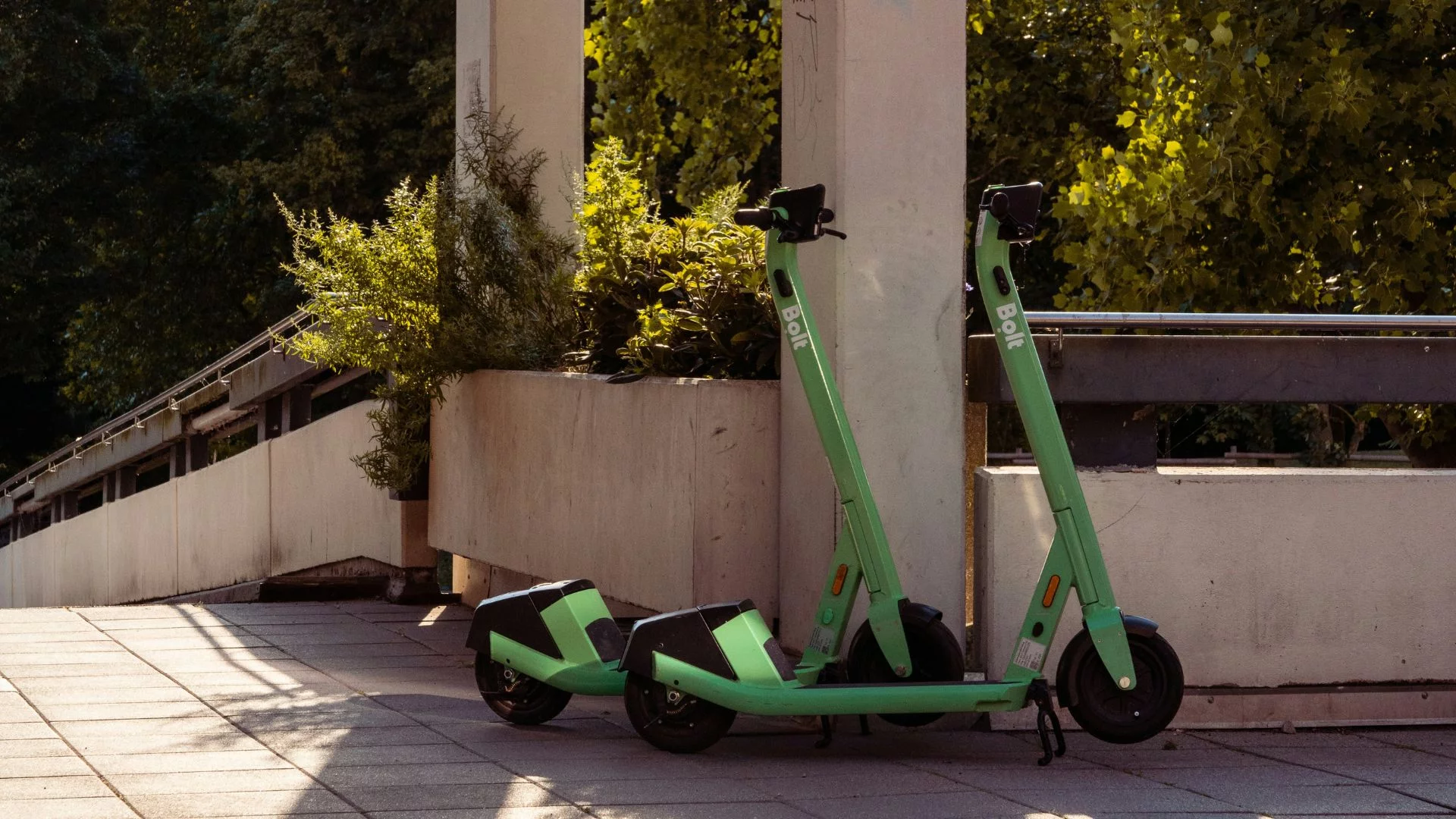 11 ofiar i 1164 wypadki w rok. Elektryczne hulajnogi wyrzucone z centrum miasta