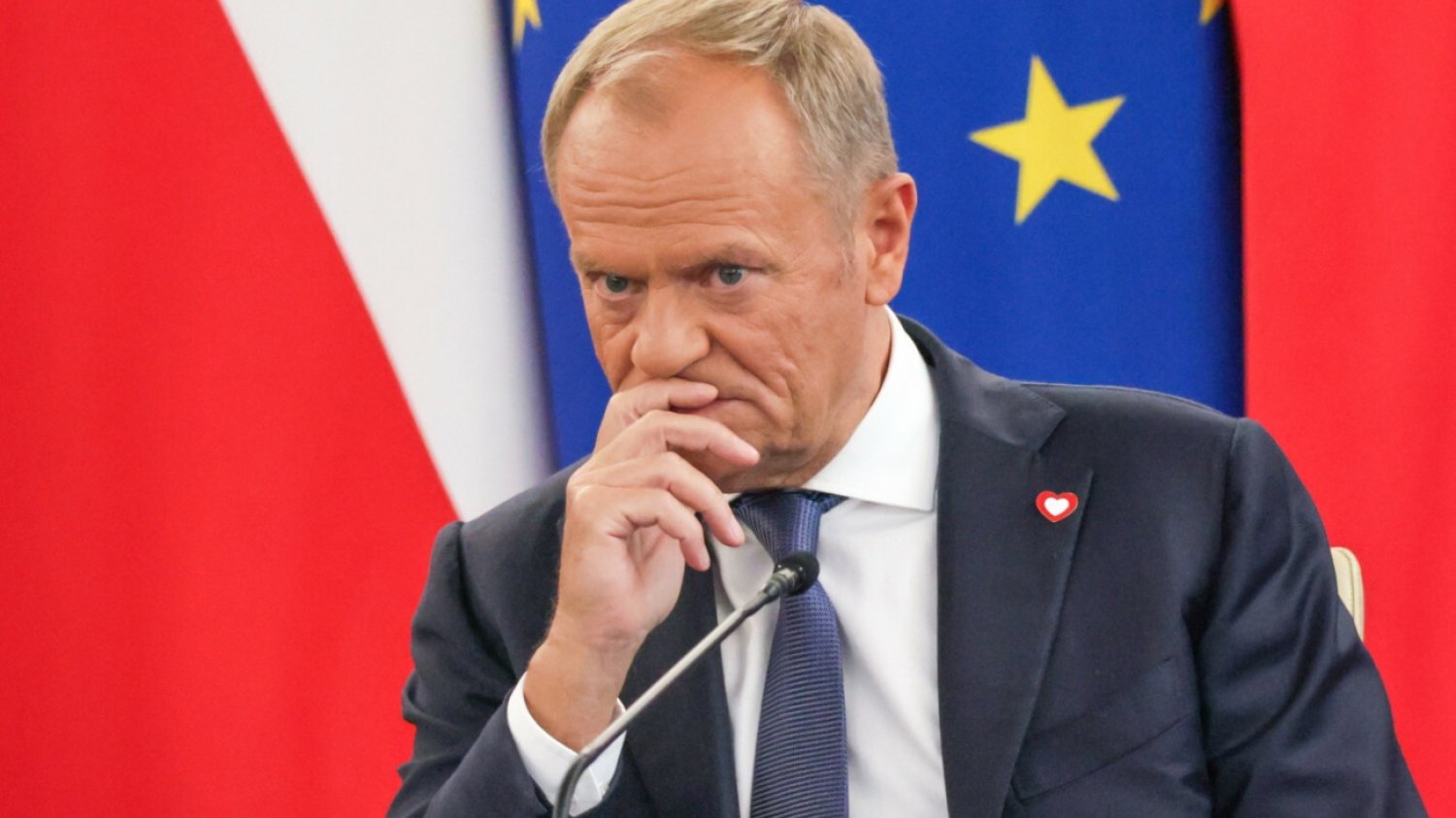 Donald Tusk we wpisie poinformował, że uruchamia odpowiednie służby. Według premiera protesty aktywistów "Ostatniego Pokolenia" są zagrożeniem dla społeczeństwa. Donald Tusk uruchamia służby. Protesty aktywistów Ostatniego Pokolenia "zagrożeniem dla społeczeństwa".