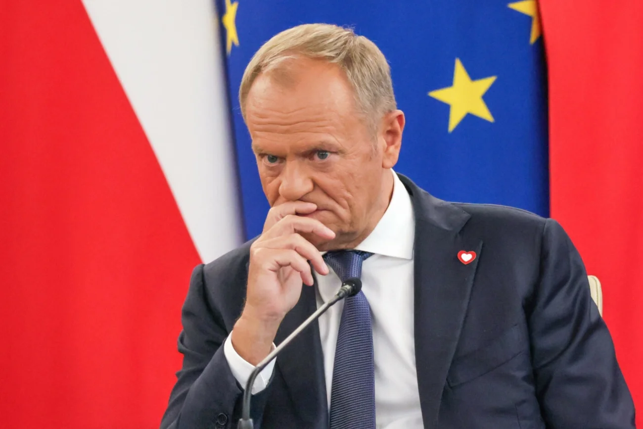 Donald Tusk we wpisie poinformował, że uruchamia odpowiednie służby. Według premiera protesty aktywistów "Ostatniego Pokolenia" są zagrożeniem dla społeczeństwa. Donald Tusk uruchamia służby. Protesty aktywistów Ostatniego Pokolenia "zagrożeniem dla społeczeństwa".