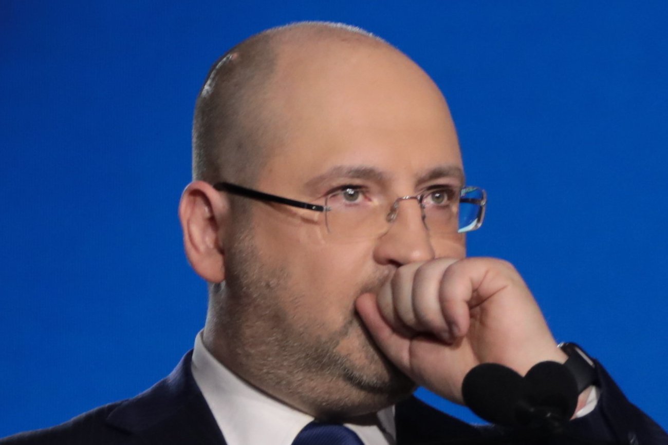 Adam Bielan podczas zjazdu założycielskiego Partii Republikańskiej (20.06.2021). Ugrupowanie wejdzie w skład koalicji Zjednoczonej Prawicy. Na konwencji przemówił prezes PiS Jarosław Kaczyński.