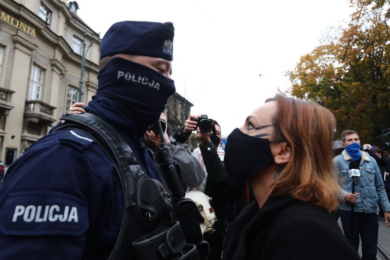 Szef policyjnych związkowców apeluje do protestujących.