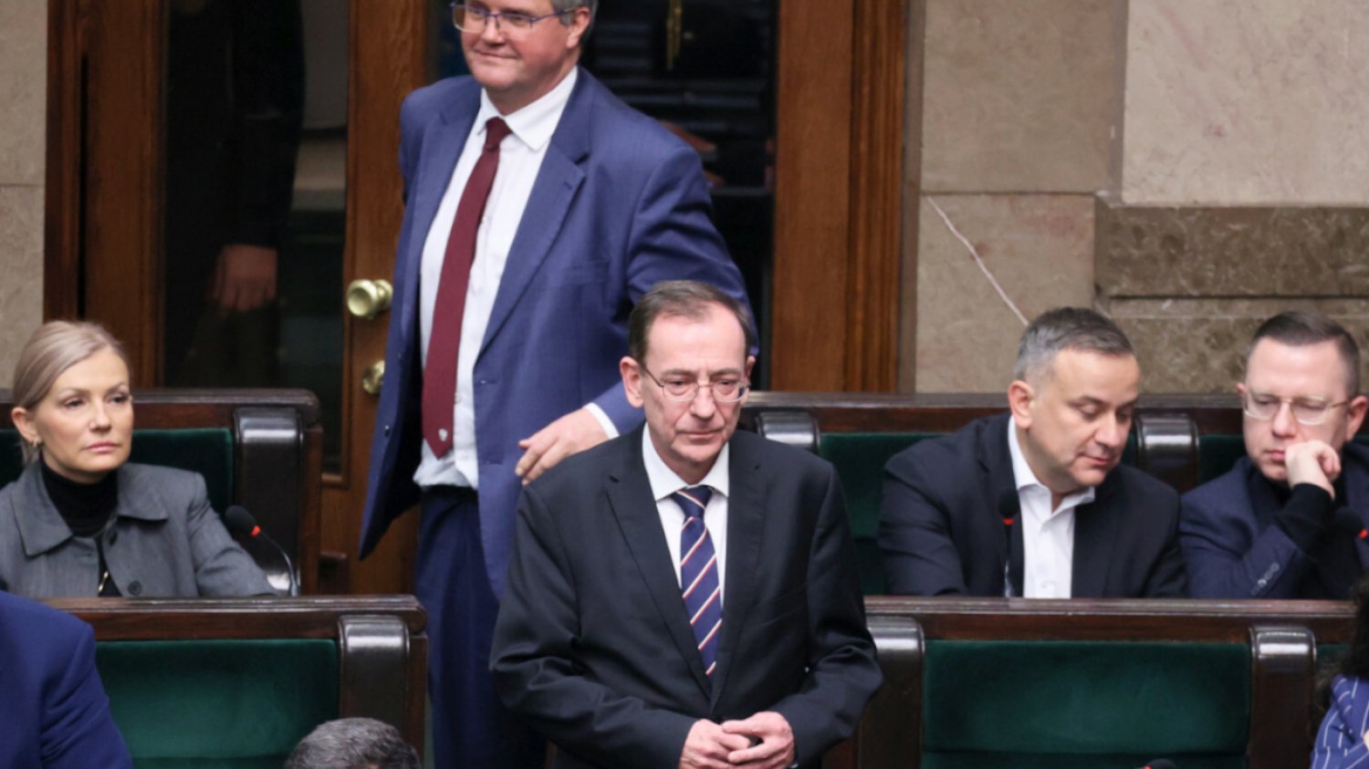 Czy Kamiński i Wąsik są nadal posłami? "Jak wół stoi to w Konstytucji"