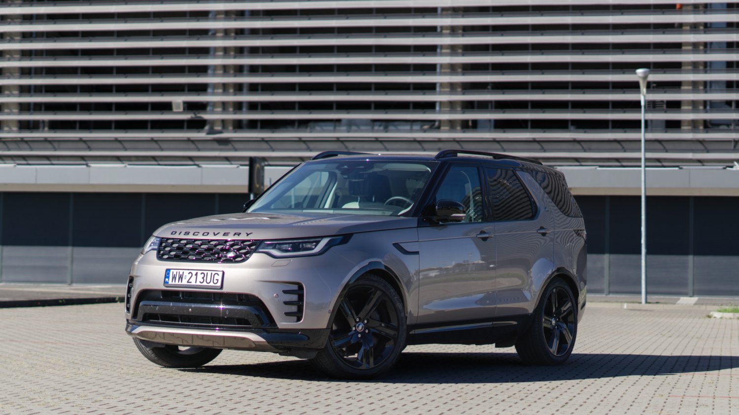 Land Rover Discovery to luksusowy salon na kołach dla siedmiu osób