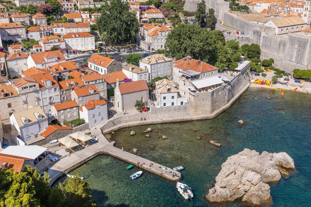 Chorwacja jest jednym z częściej wybieranych przez Polki i Polaków kierunków wakacyjnych.