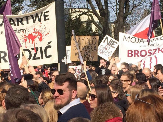 Czy mężczyźni będą bronić "naszych kobiet" czy praw kobiet?