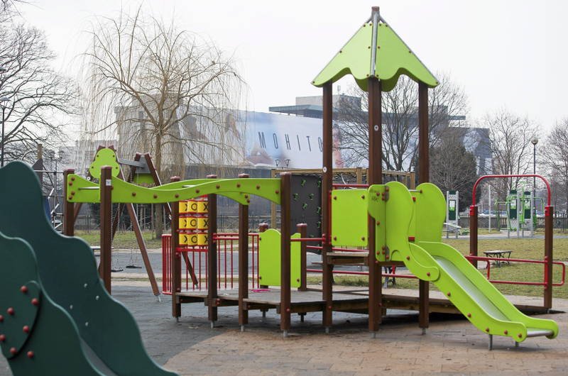 Niż demograficzny jest spowodowany przede wszystkim kwestiami ekonomicznymi