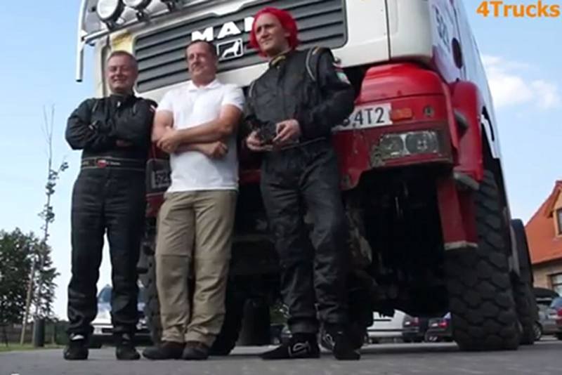 Grzegorz Baran, Michał Wiśniewski i Dariusz Żyła podczas przygotowań do rajdu Dakar 2013