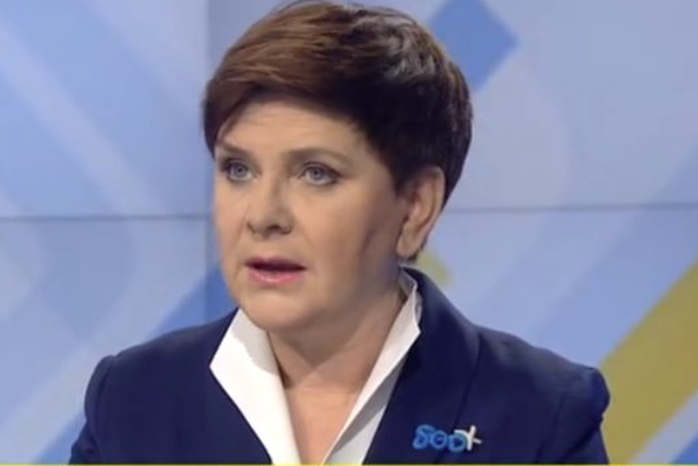 Szydło założyła oryginalną broszę z okazji wprowadzenia programu "Rodzina 500 plus"