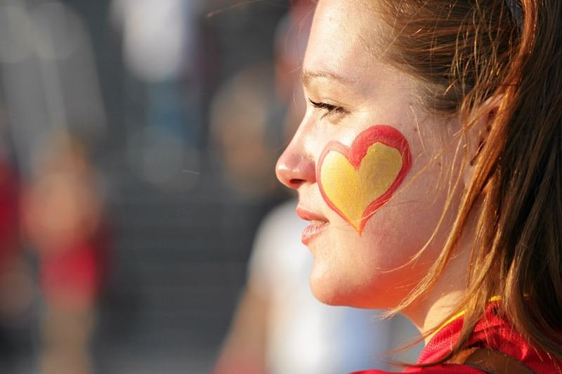 Fanka Hiszpanii przed meczem Chorwacja - Hiszpania