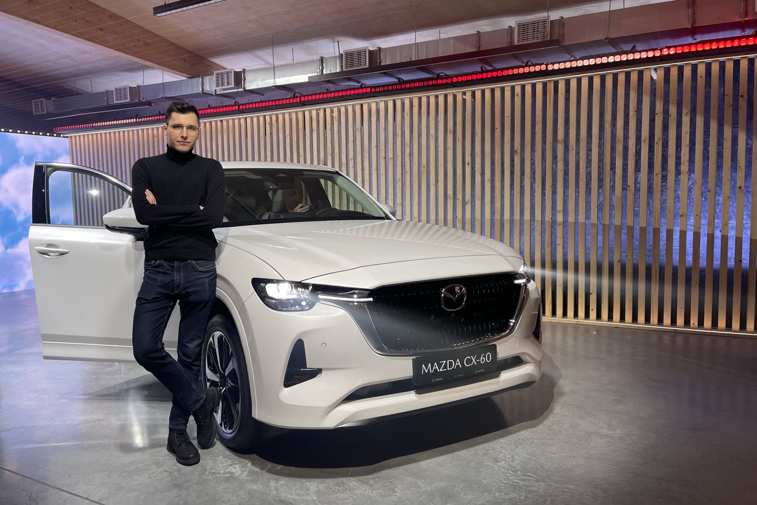 Mazda CX-60 to przełomowa premiera dla japońskiej marki. Na drogach auto pojawi się jesienią 2022 r.