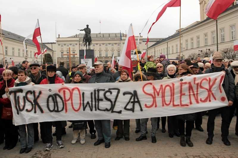 Nawet wśród wyborców PiS-u wyznawcy teorii zamachu to mniejszość.