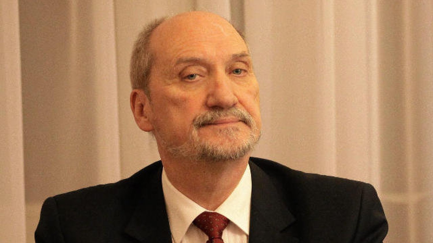 Antoni Macierewicz twierdzi, że wojsko było w złym stanie z powodu korupcji.