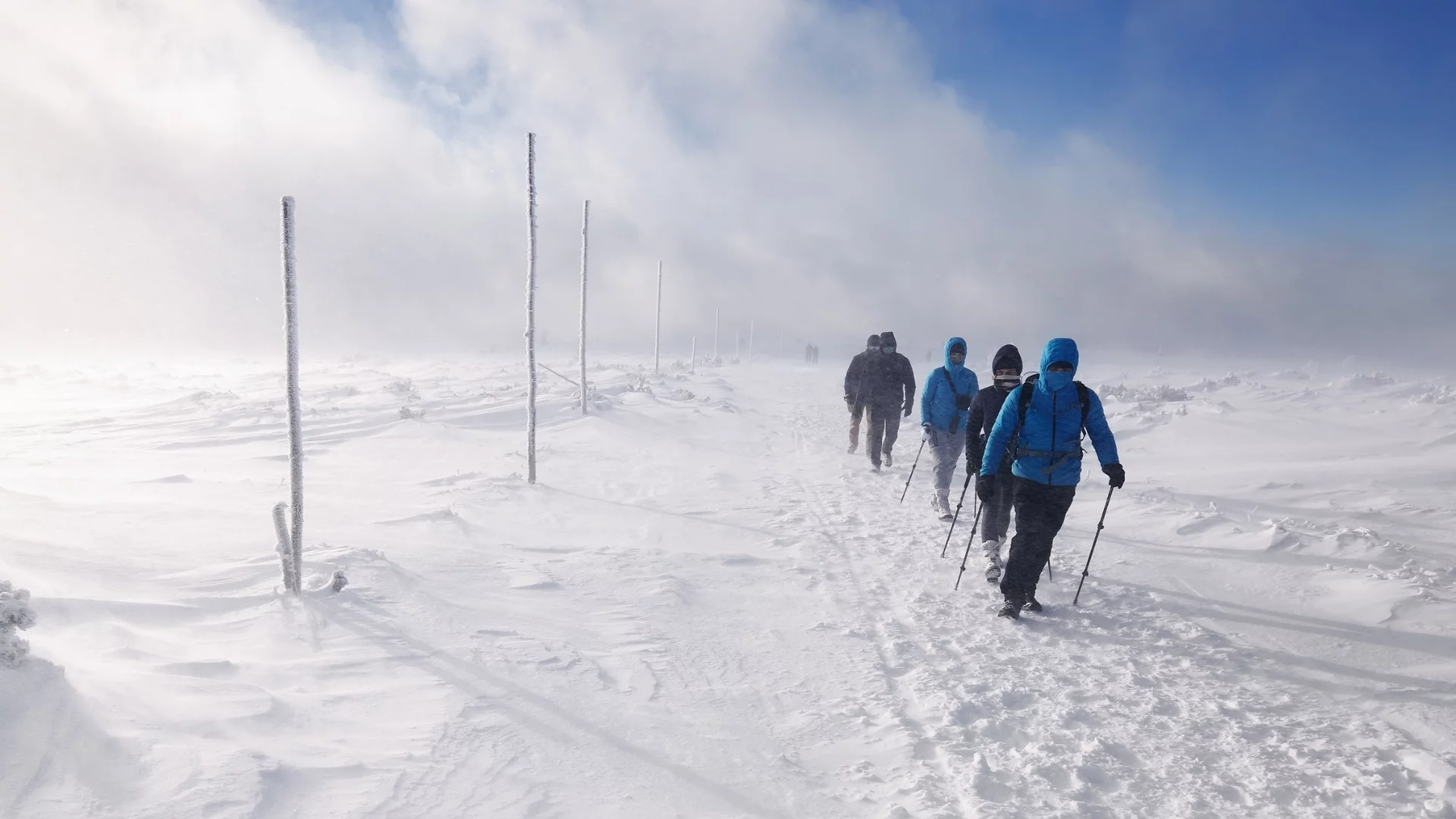 Wszyscy o zorzy, a tu nagłe ostrzeżenie. Wyjaśniamy, czym jest "biała ciemność"