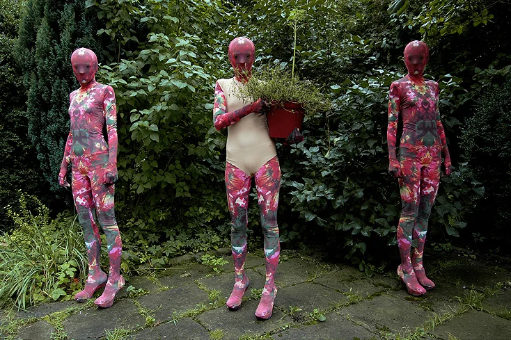 Projekty strojów zentai. „Ciało zostaje zakryte, ale jego syntetyczna, uproszczona wersja wychodzi na wierzch”.