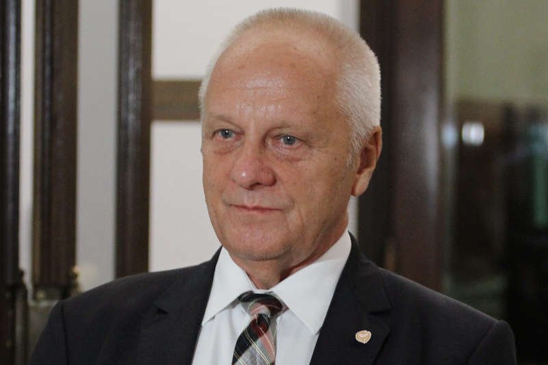 Stefan Niesiołowski w "Bez autoryzacji": Poza obozem katoprawicy nikt nie mówi, że Putin w 2 tygodnie dojdzie do Warszawy