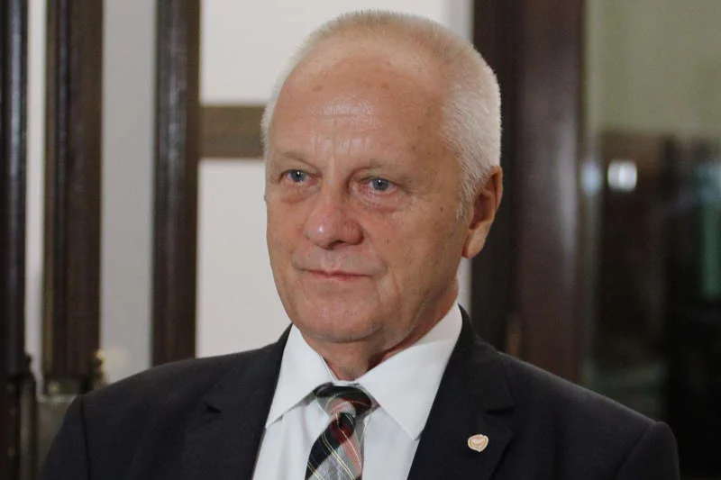 Stefan Niesiołowski w "Bez autoryzacji": Poza obozem katoprawicy nikt nie mówi, że Putin w 2 tygodnie dojdzie do Warszawy