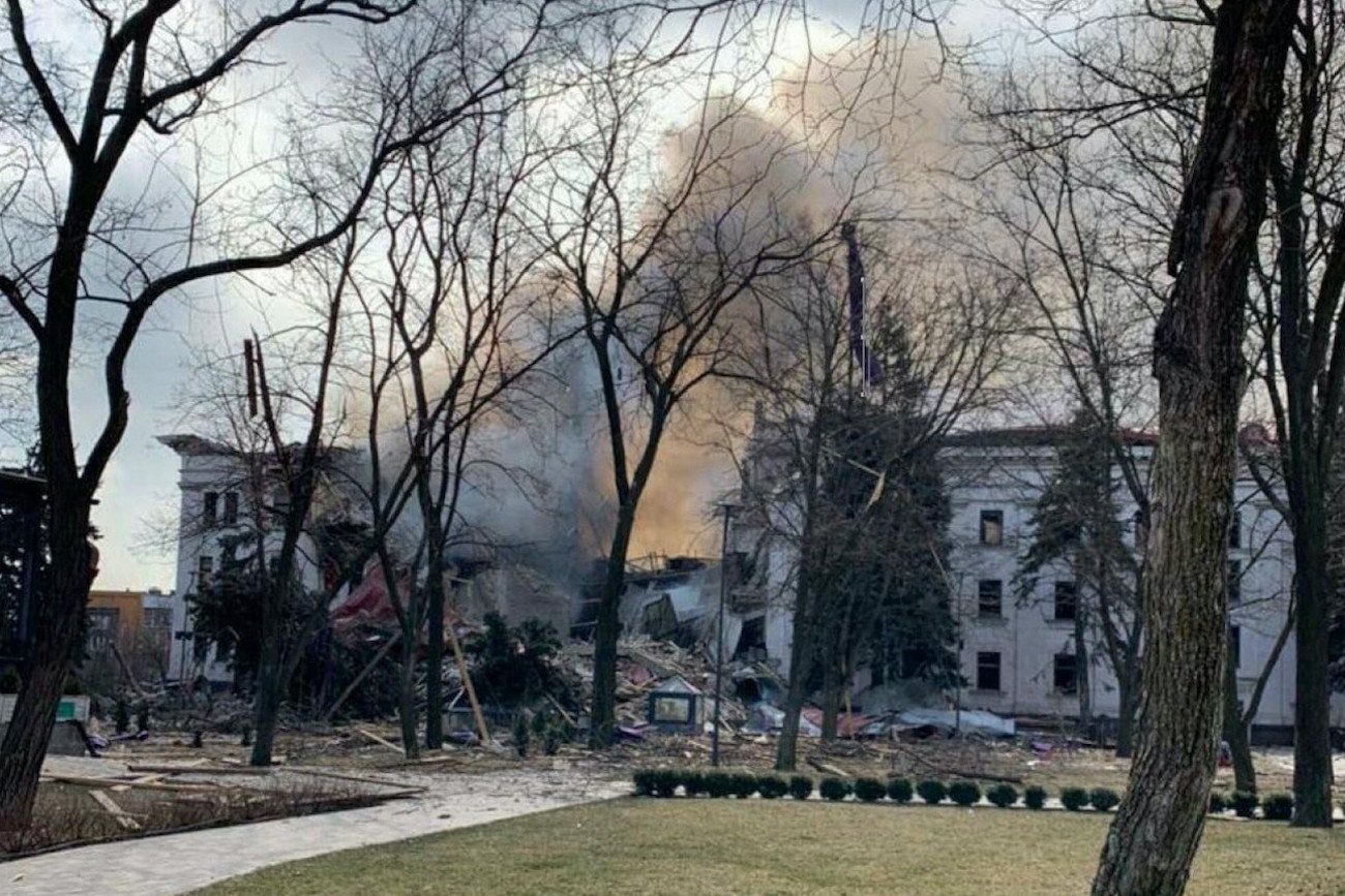 Już 300 ofiar ataku Rosjan na teatr w Mariupolu.