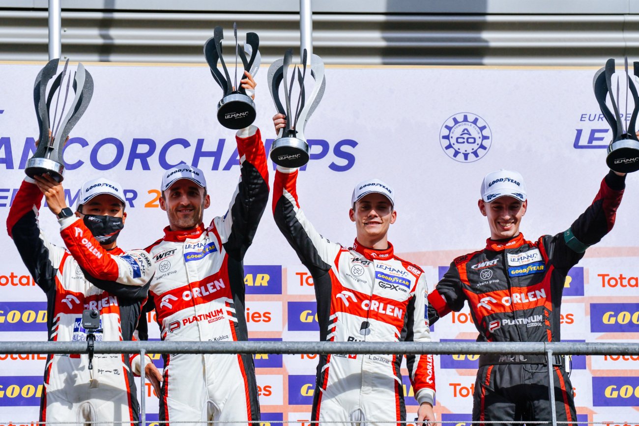 Robert Kubica szczęśliwy po zdobyciu mistrzowskiego tytułu razem z zespołem ORLEN Team WRT.