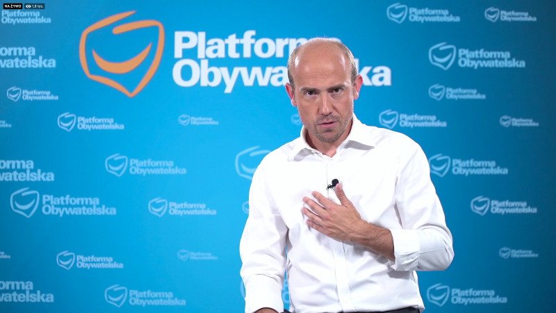 Projekt ustawy o podwyżkach dla polityków. Borys Budka przyznał się do błędu podczas czatu na Facebooku.