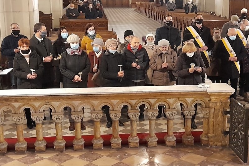 Łamanie obostrzeń epidemicznych w kościele w Czeladzi udokumentowali i opublikowali sami uczestnicy modłów w świątyni św. Stanisława.